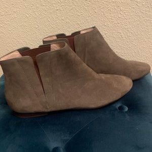 Pour La Victoire Suede Gray Booties